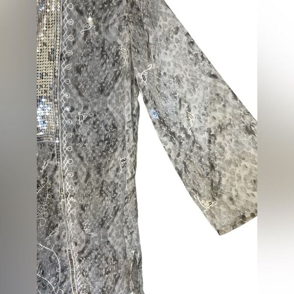 Chico’s Sheer with Sequins Gray and White Tunic Chico's Size 0 - Picture 5 of 15
